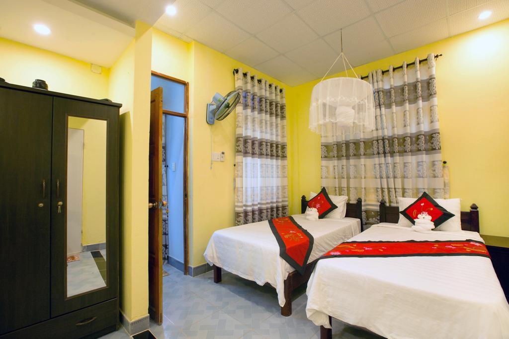 Plum Tree Homestay Хойан Экстерьер фото