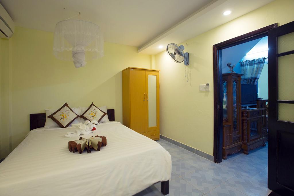 Plum Tree Homestay Хойан Экстерьер фото
