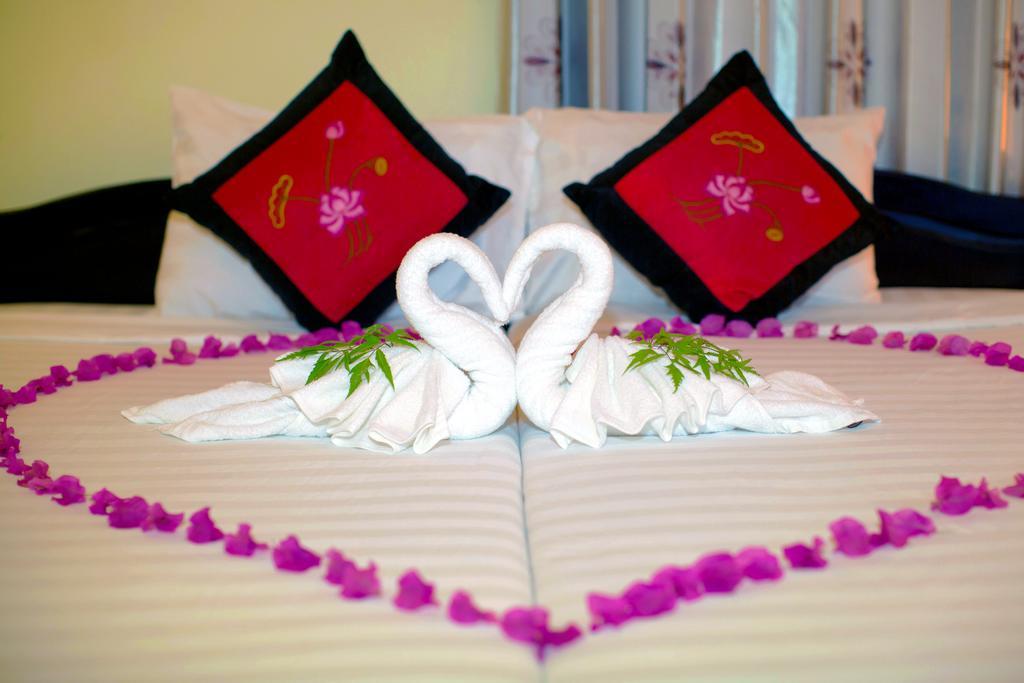 Plum Tree Homestay Хойан Экстерьер фото