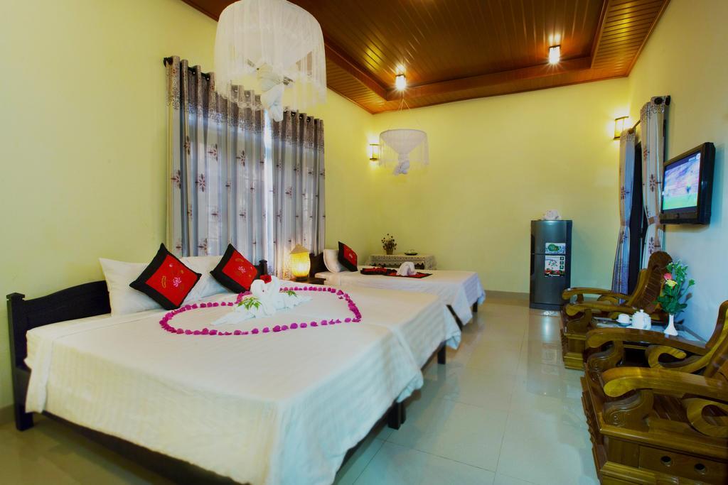 Plum Tree Homestay Хойан Экстерьер фото